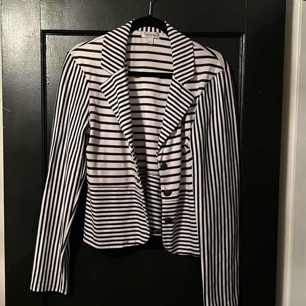 Black and white stripped blazer from buckle
